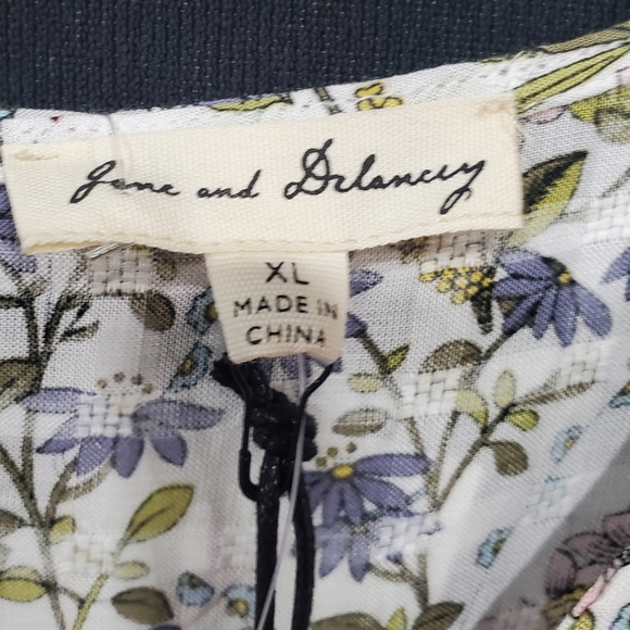 🆕️ June and Delaney Floral Blouse - Picture 5 of 8